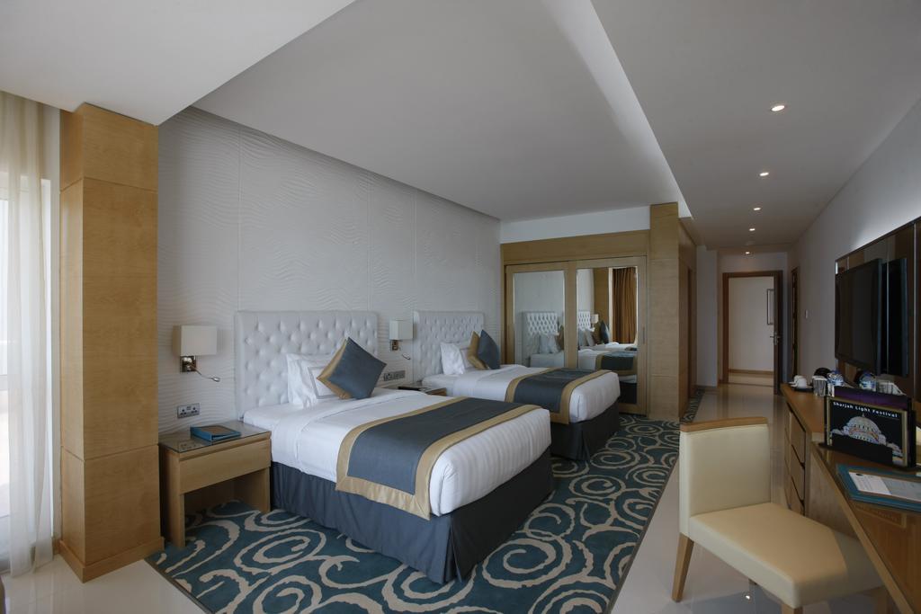 Oceanic Khorfakkan Resort & Spa Khawr Fakkān Exteriör bild