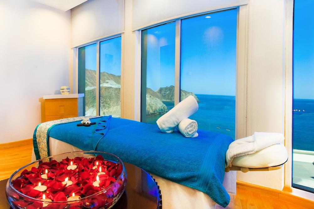 Oceanic Khorfakkan Resort & Spa Khawr Fakkān Exteriör bild