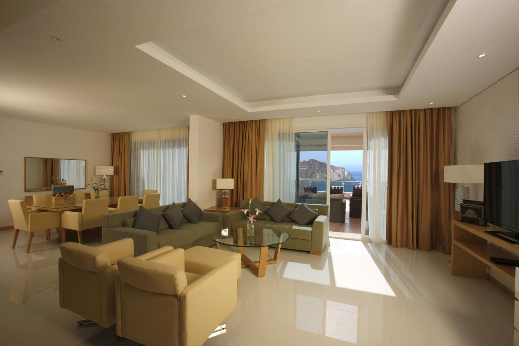 Oceanic Khorfakkan Resort & Spa Khawr Fakkān Rum bild