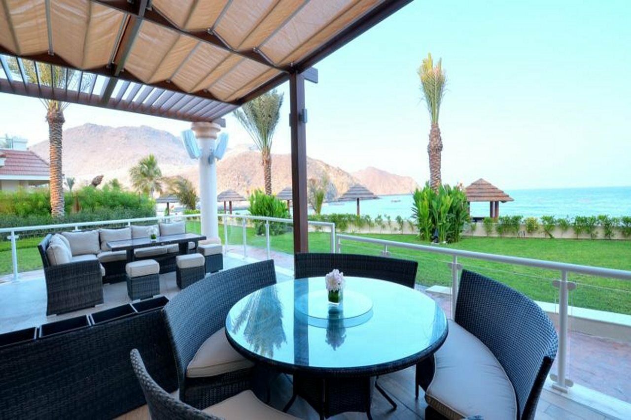 Oceanic Khorfakkan Resort & Spa Khawr Fakkān Exteriör bild