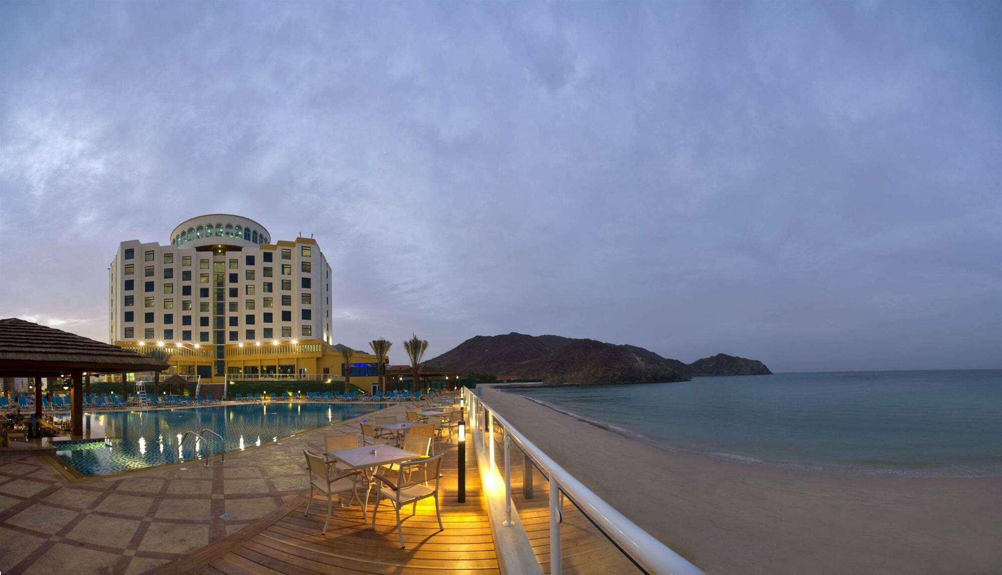 Oceanic Khorfakkan Resort & Spa Khawr Fakkān Exteriör bild